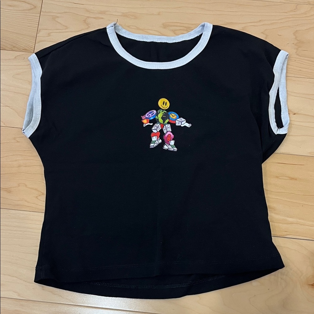 Short graphic tee